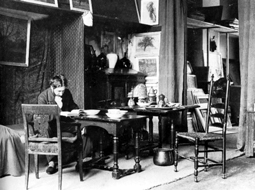 Piet Mondrian nel suo studio nel 1909